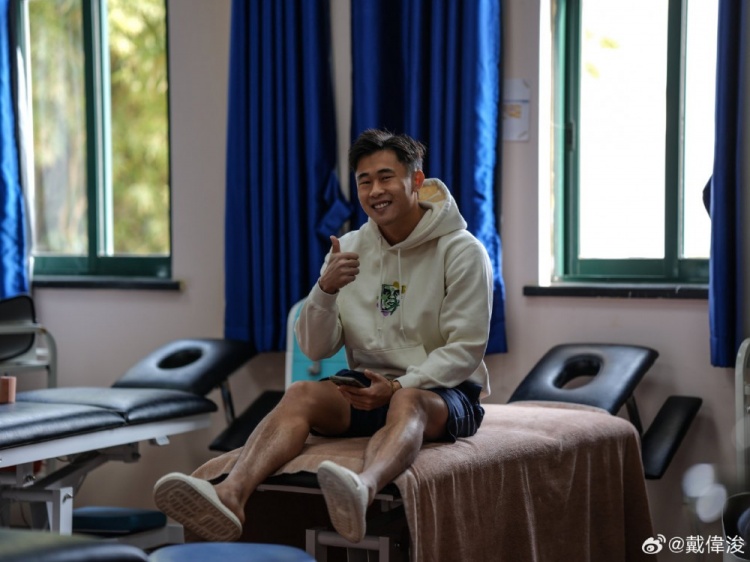  Everything will be fine！戴偉浚曬機場(chǎng)照暗示將手術(shù)：很快再見(jiàn)