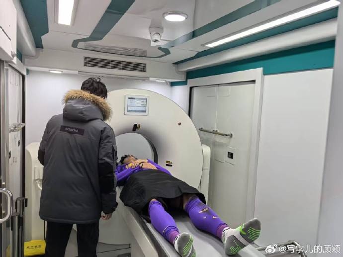 補時(shí)階段頭部被撞,天津記者:目前謝維軍正在醫院接受檢查