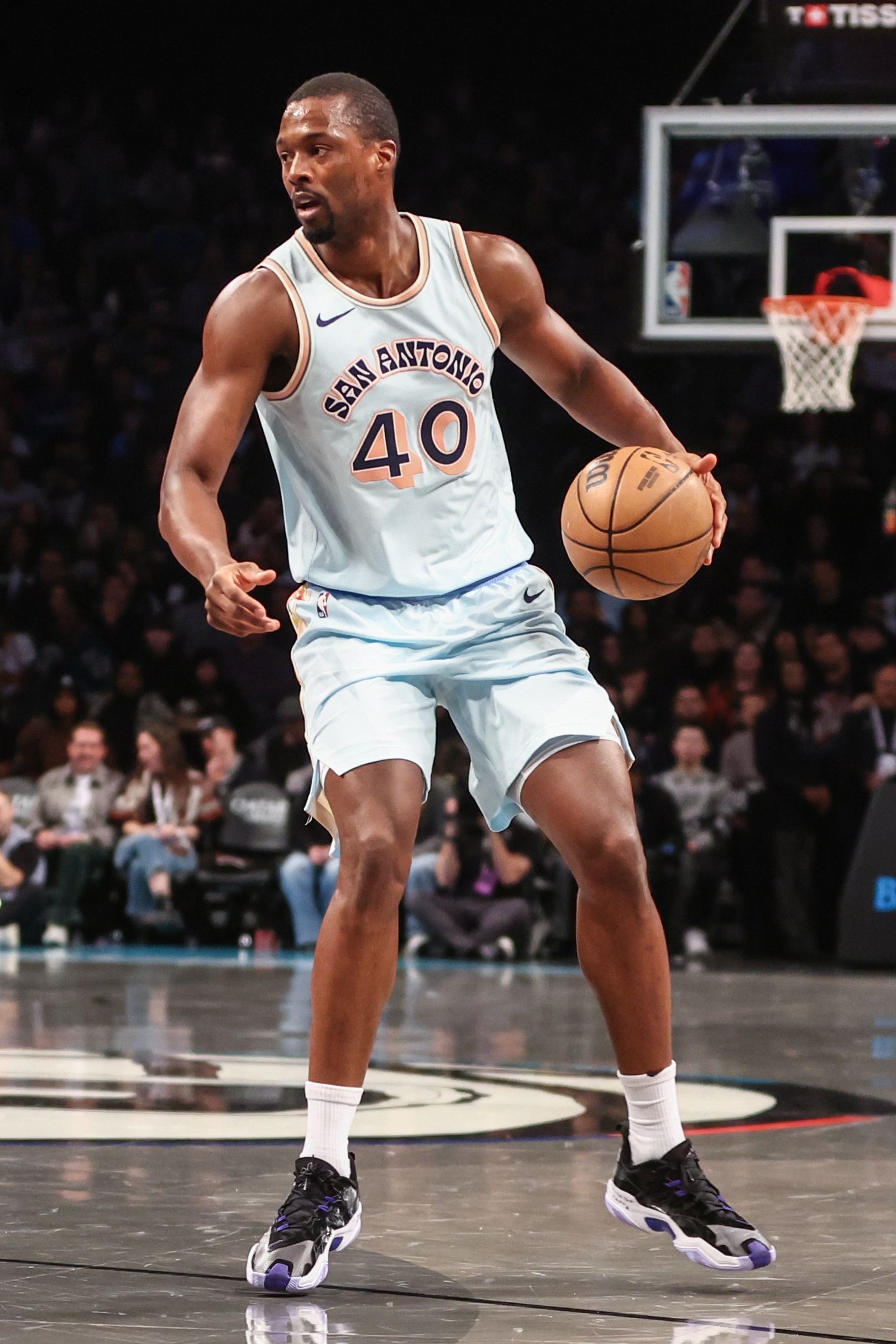  職業(yè)球員典范??馬刺老將巴恩斯獲得NBA2月份社區關(guān)懷援助獎