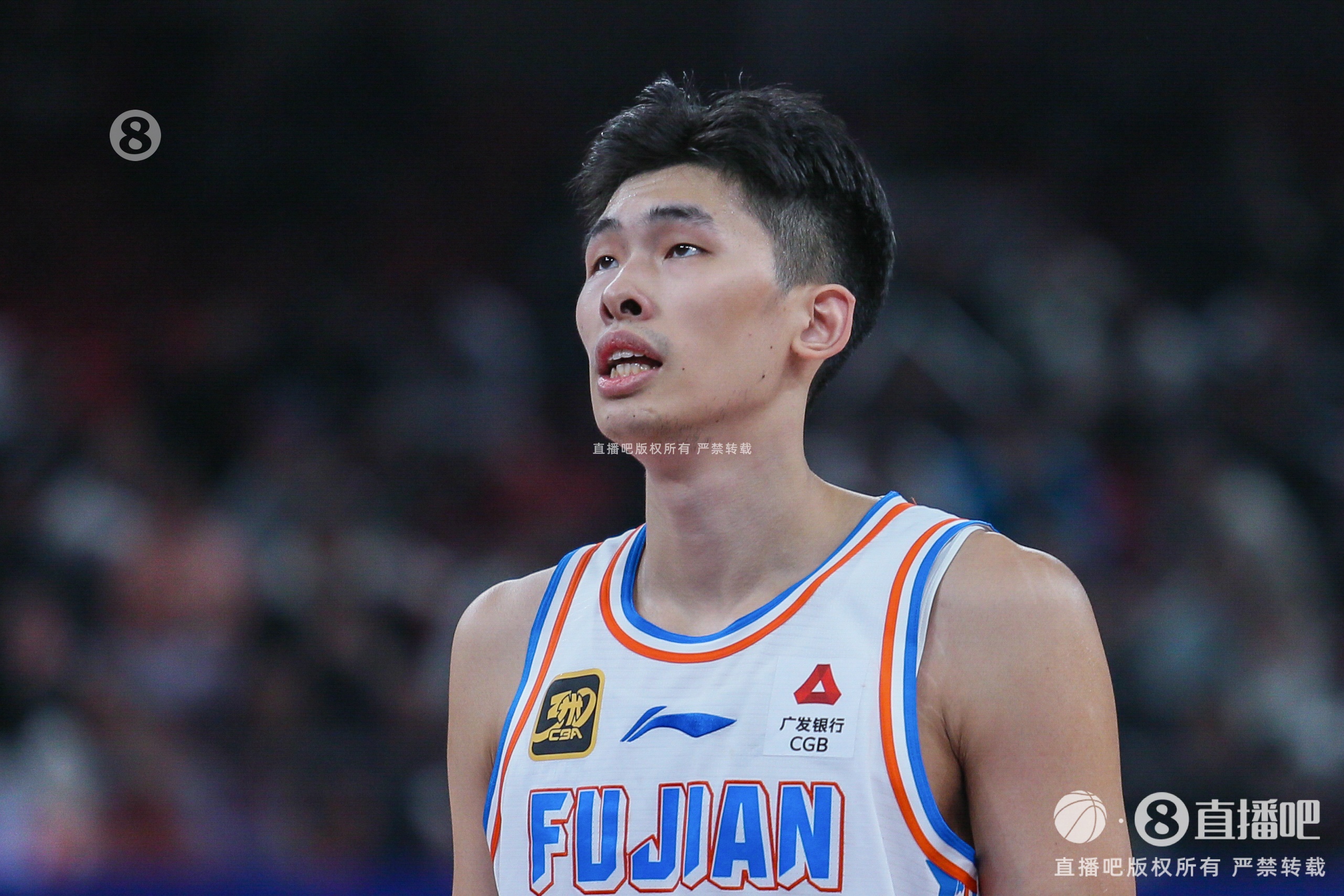  厲害！鄒陽(yáng)出戰42分鐘 13投6中攬下17分19板3斷3帽