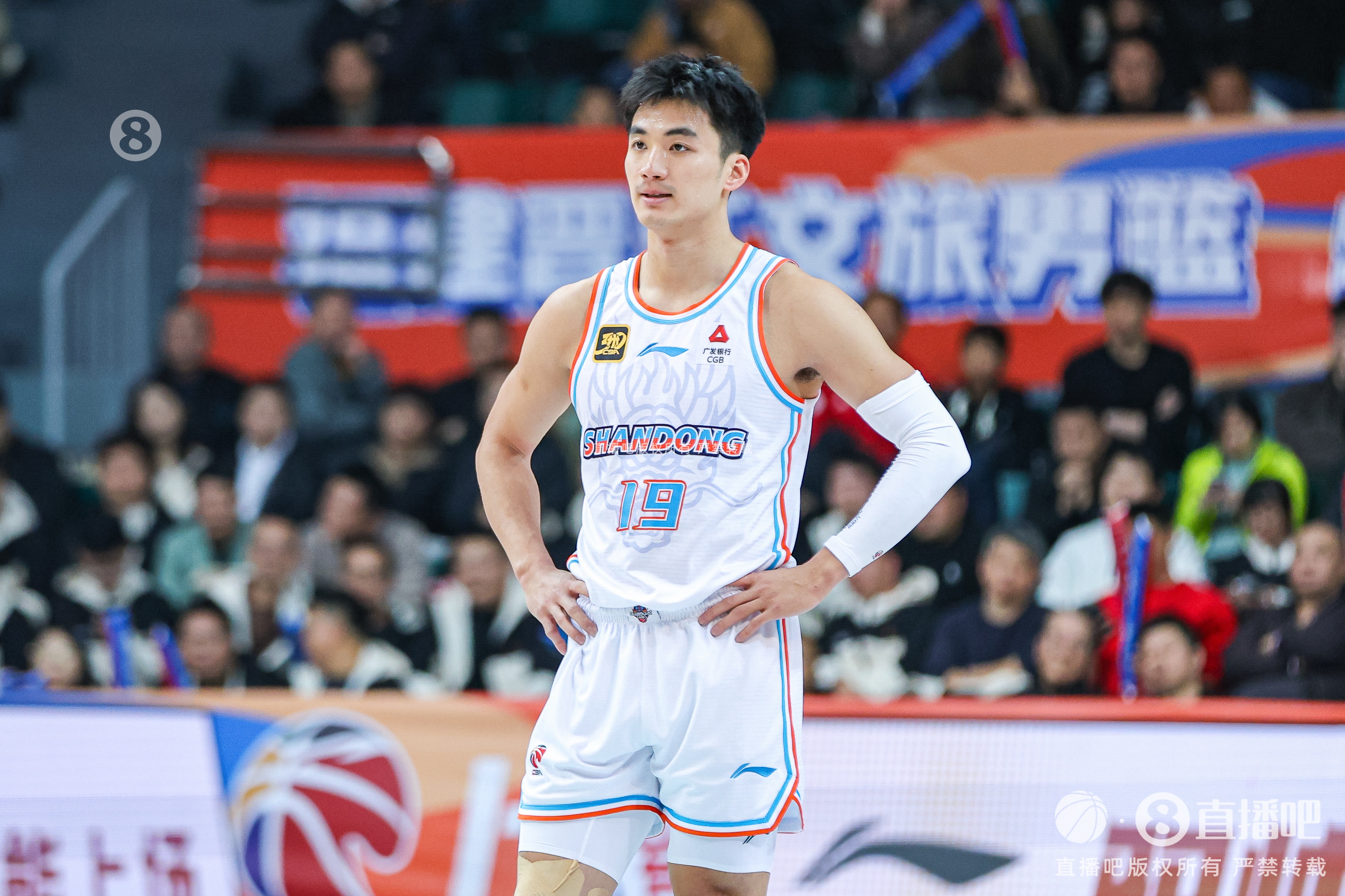  夏曉司：于德豪的傷情還是很復雜 走路都還收著(zhù)