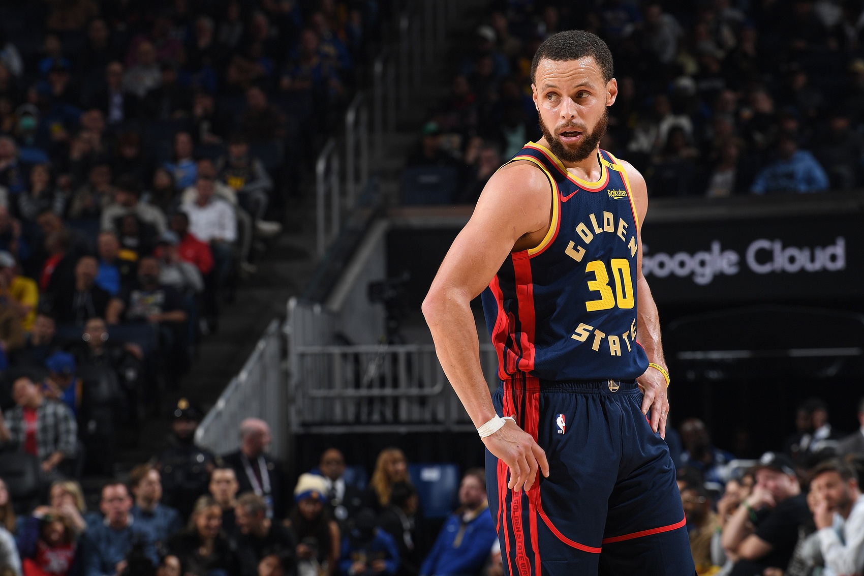  庫里：看見(jiàn)我的白發(fā)了嗎？我每天都感謝上帝能在NBA打16年