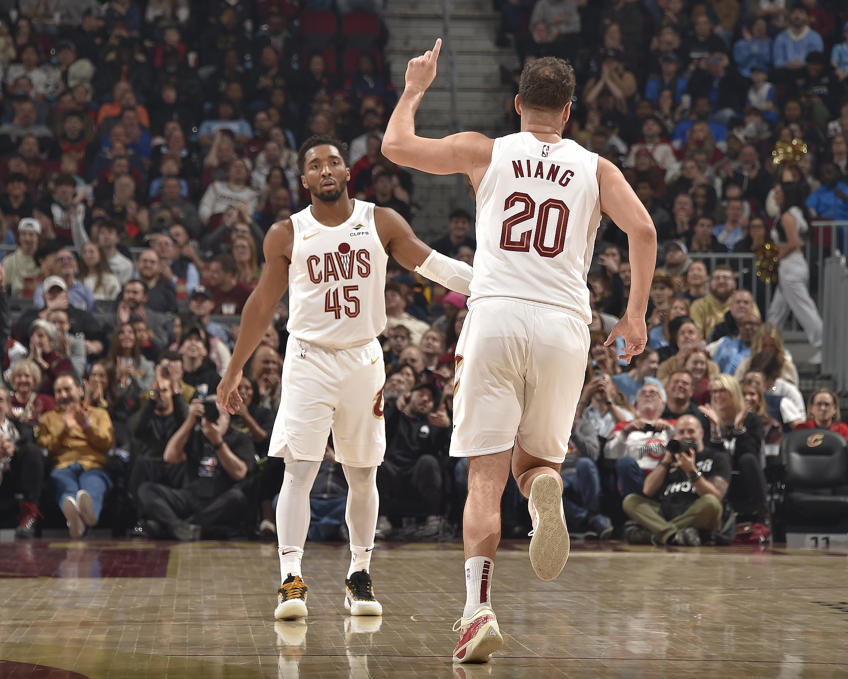 NBA彩經(jīng):東契奇有望首秀湖人勝爵士 雄鹿難敵勇士 騎士主場(chǎng)擒狼