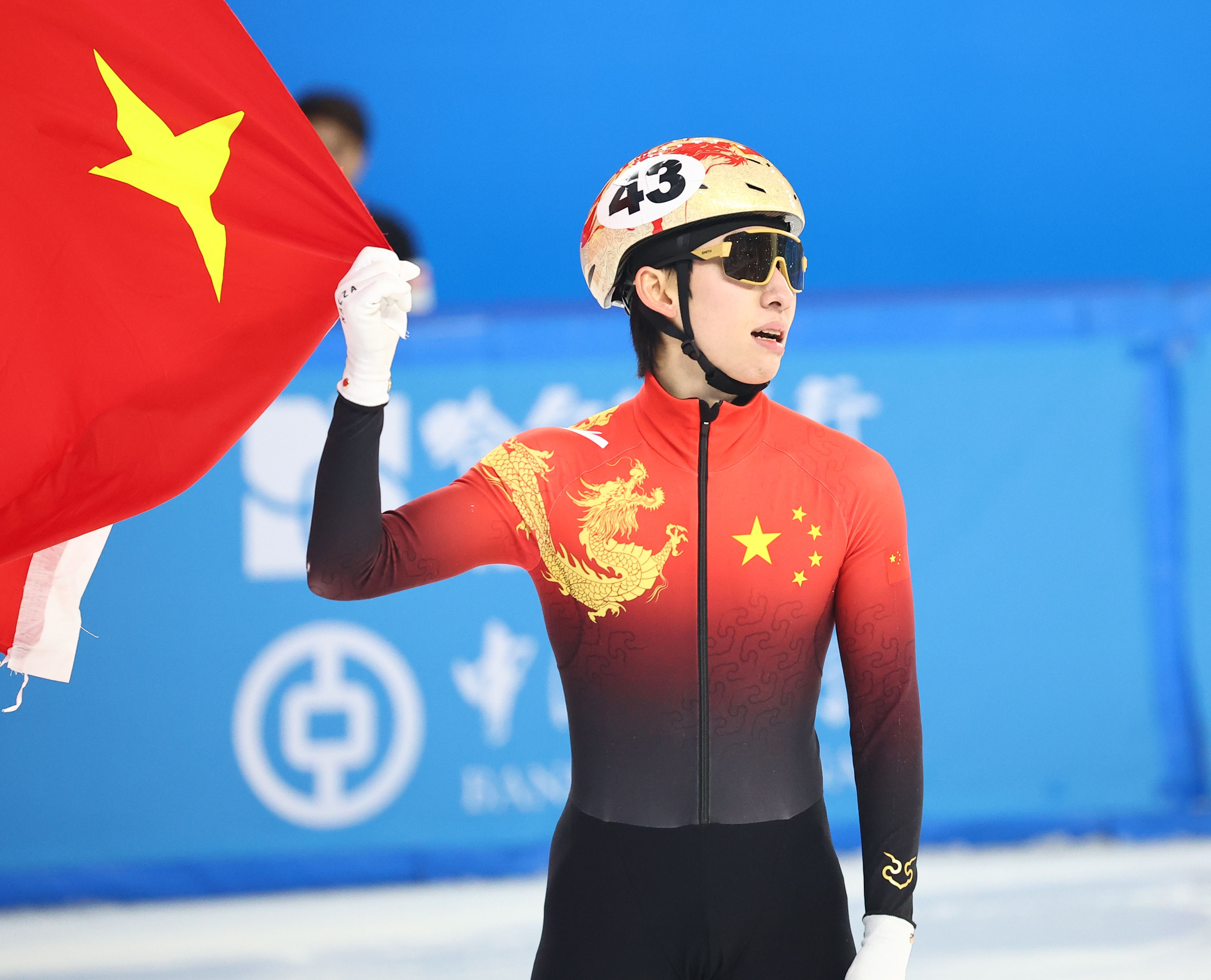 媒體人:中國冰雪歸化非常成功,但足球歸化花更多錢(qián)卻連水花都沒(méi)